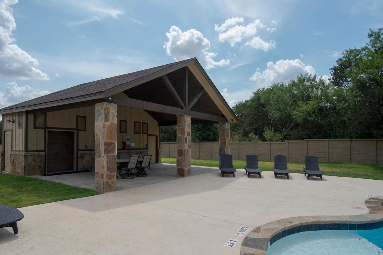 Old Mill Resort 新布朗费尔斯 外观 照片